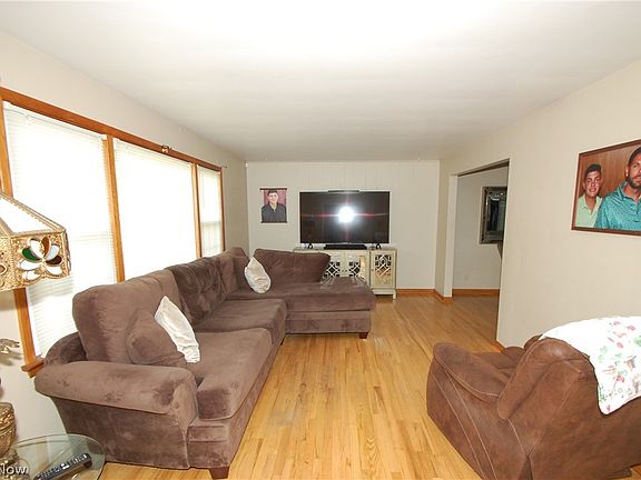 3rd image of 3855 Daytona Dr