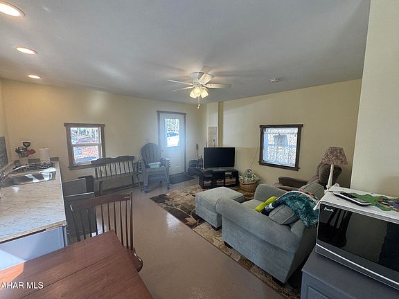 4th image of 773 Church Hill Rd