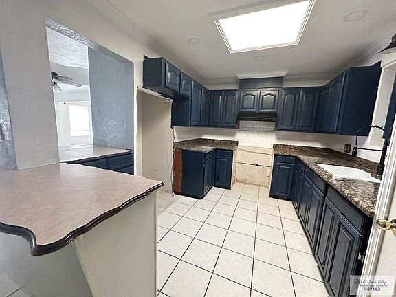 4th image of 613 E Williamson Ave