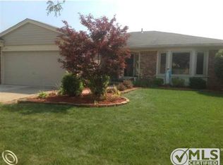 2126 Hopkins Dr, Sterling Heights, MI 48310
