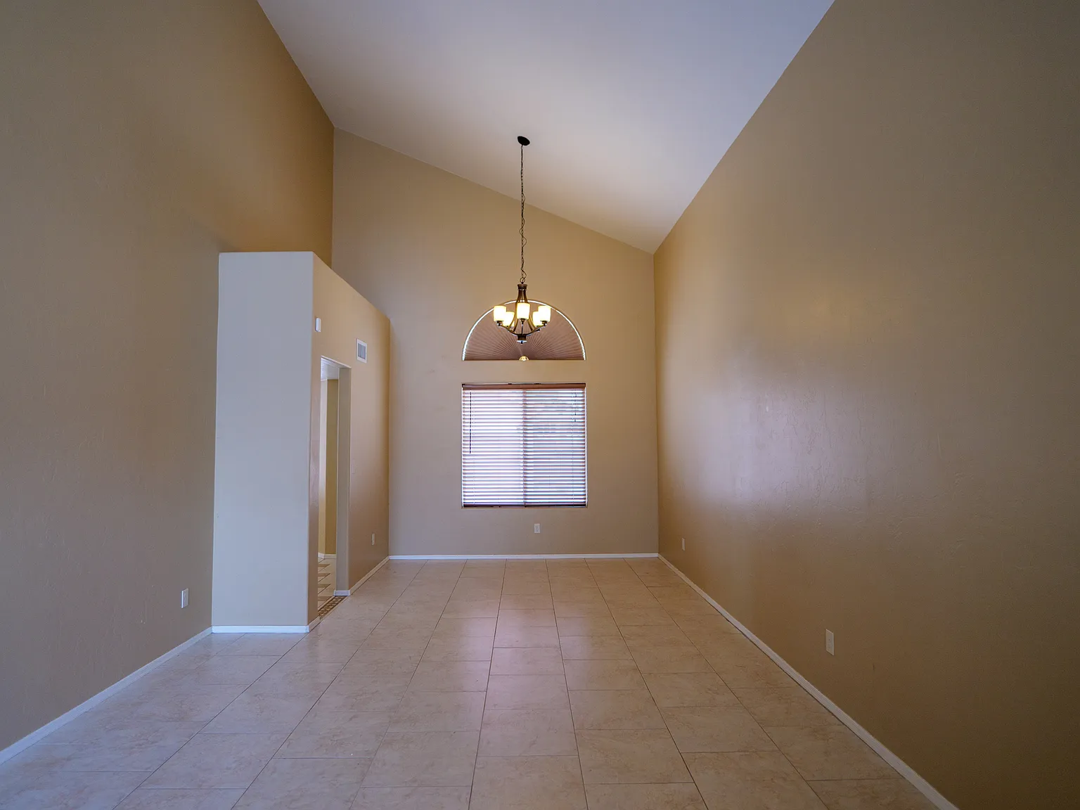 4 bed, 2446 sqft, $2,375 — Photo 3