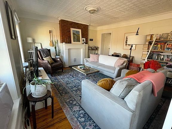 2nd image of 32 Douglass St APT 3
