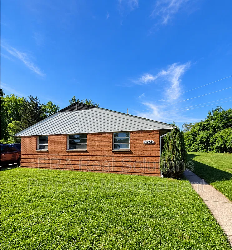 3 bed, 1.0 bath, 954 sqft, $1,375 — Photo 2