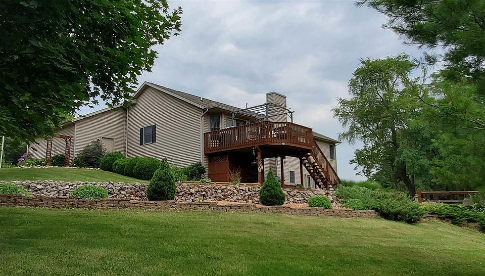 1st image of 10 Deer Meadow Ln