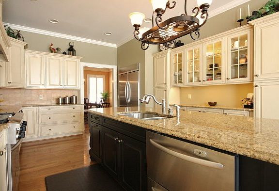 3rd image of 23747 Meade Dr