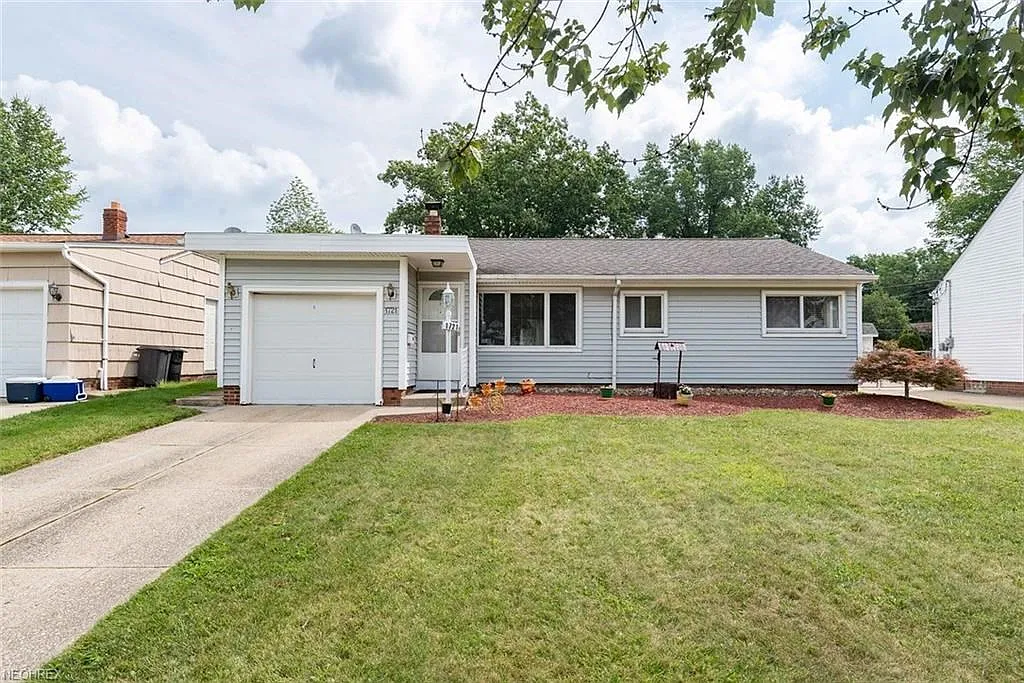 1721 Hawthorne Dr photo 1