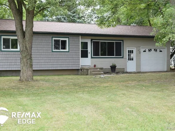 2167 Sandalwood Dr, Burton, MI 48519