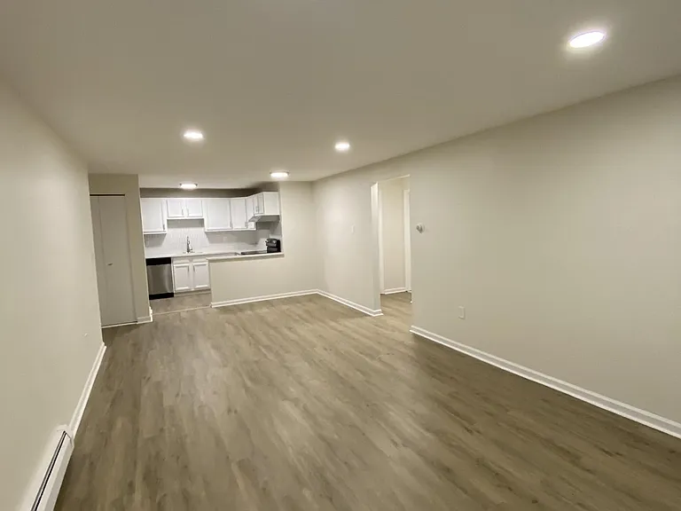 Fernwood Apartments — Photo 6