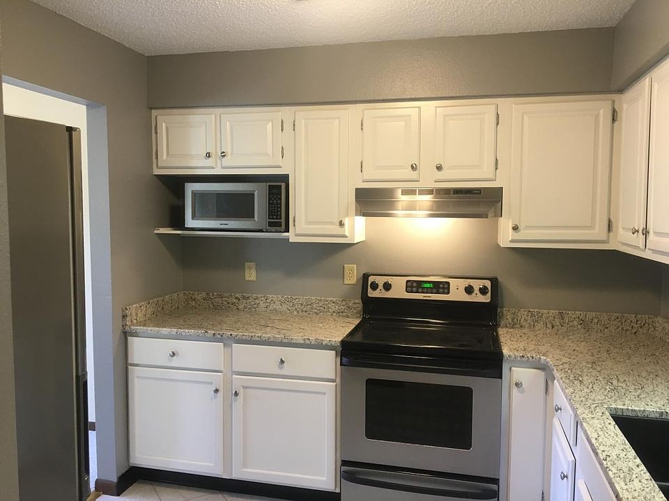 2nd image of 215 40th Street Dr SE