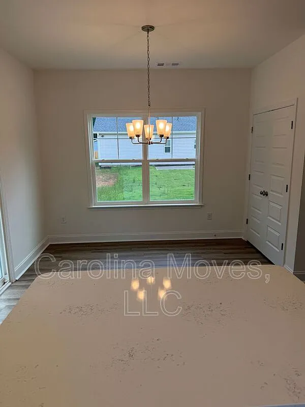 3 bed, 2.5 bath, 1300 sqft, $1,745 — Photo 4