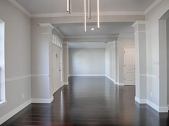 5th image of 520 Lake Cove Pointe Cir