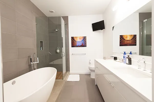 Rented by Solace SMC Inc | media 22