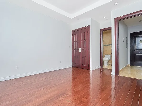 1624 East 12th Street image 10 of 13