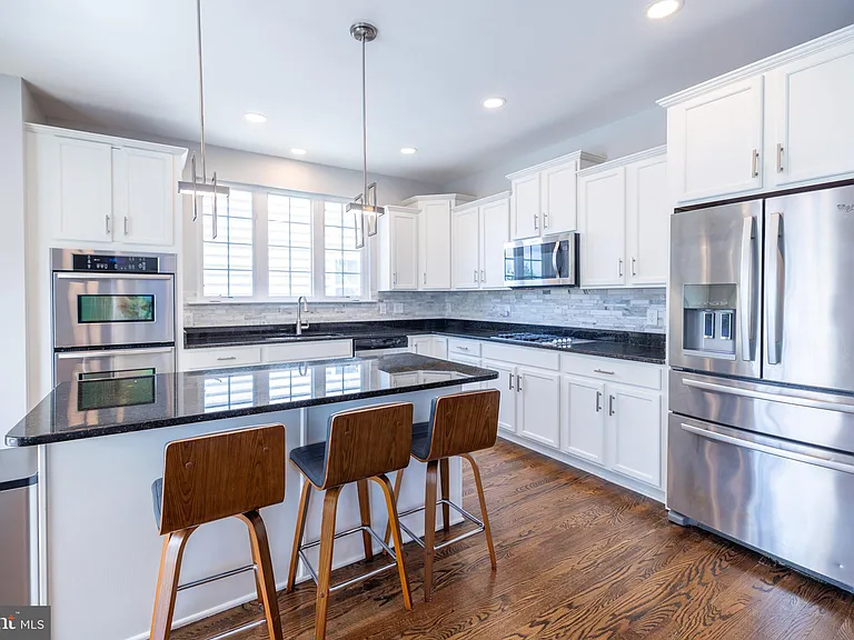 8727 Raleigh Mews — Photo 14
