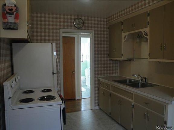 4th image of 2163 Allard Ave