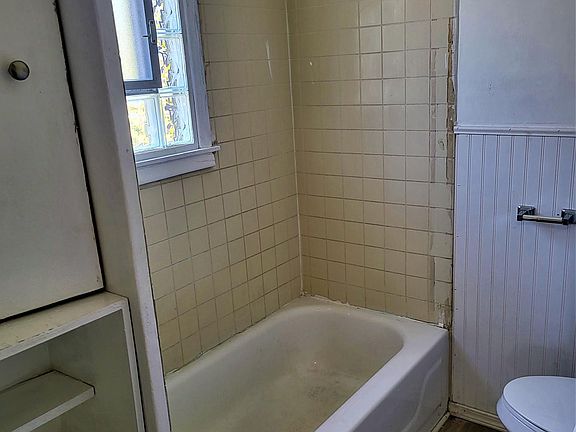 3rd image of 266 Center St APT 3
