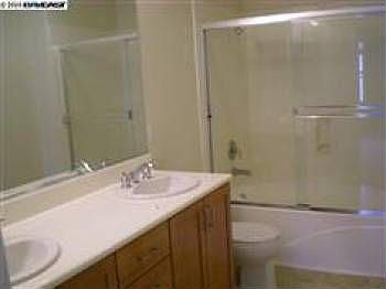 4th image of 22950 Kingsford Way
