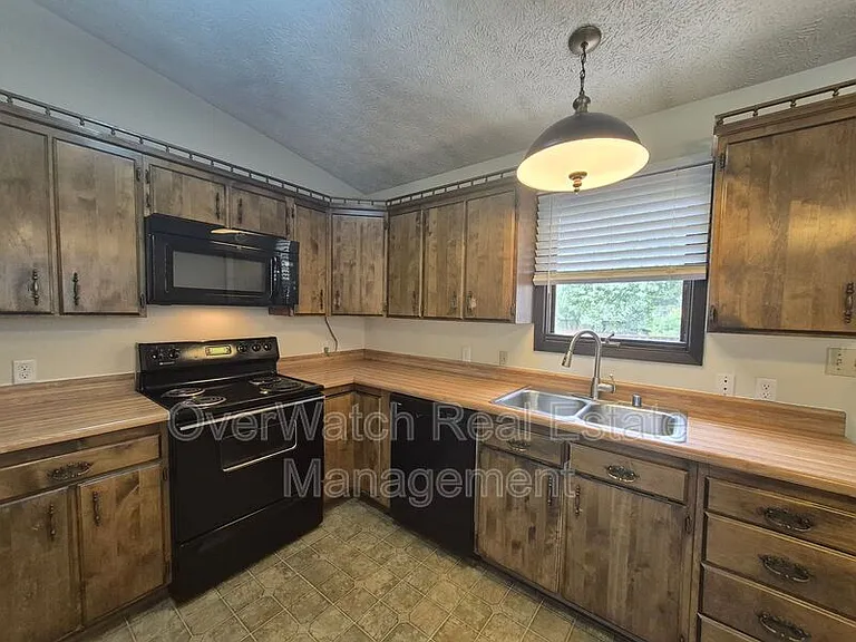 12250 Mary Ave — Photo 4