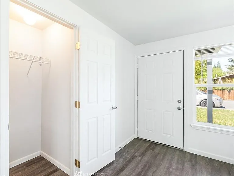 1744 N Rainier Ave — Photo 18
