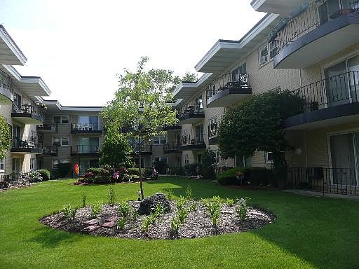 1st image of 6538 N Northwest Hwy APT 1F