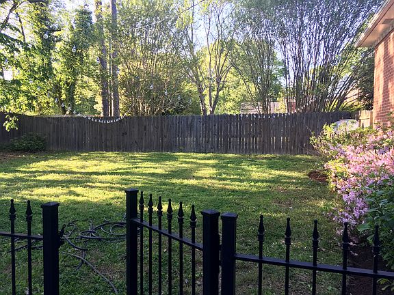 2nd image of 105 Williamsburg Ln