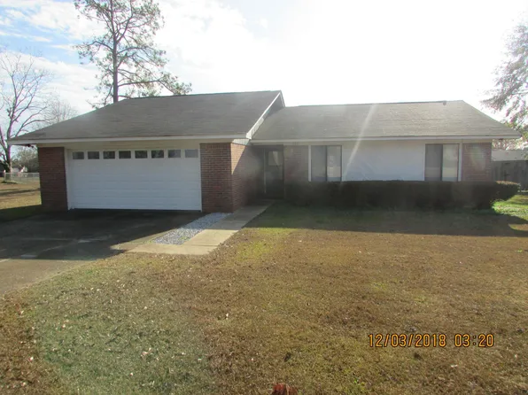 527 Earline Rd, Dothan, AL 36305