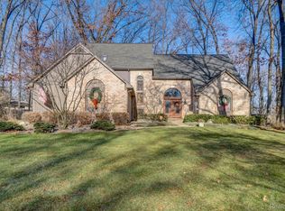 5941 Hunters Ridge Dr, Washington, MI 48094