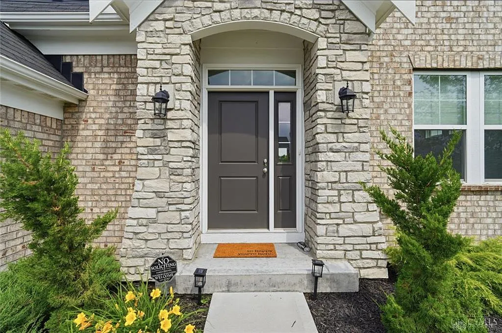 4 bed, 4.0 bath, 3900 sqft, $3,800 — Photo 3