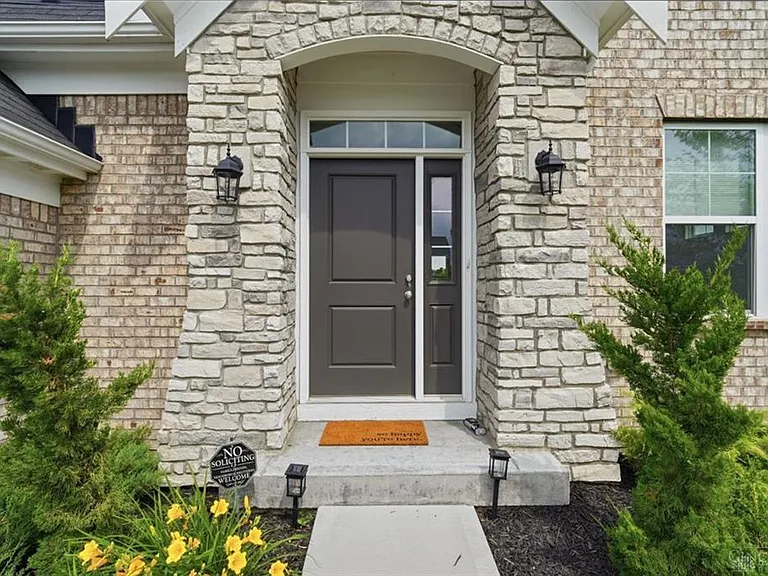 5283 Greenview Ln — Photo 3
