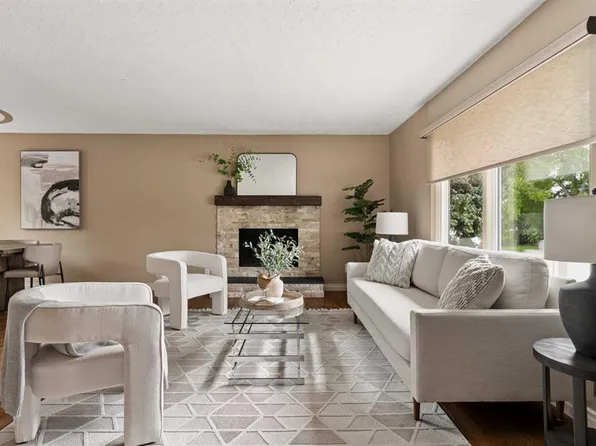 220 S 41st Ave NW, Calgary, AB T2K 0G8
