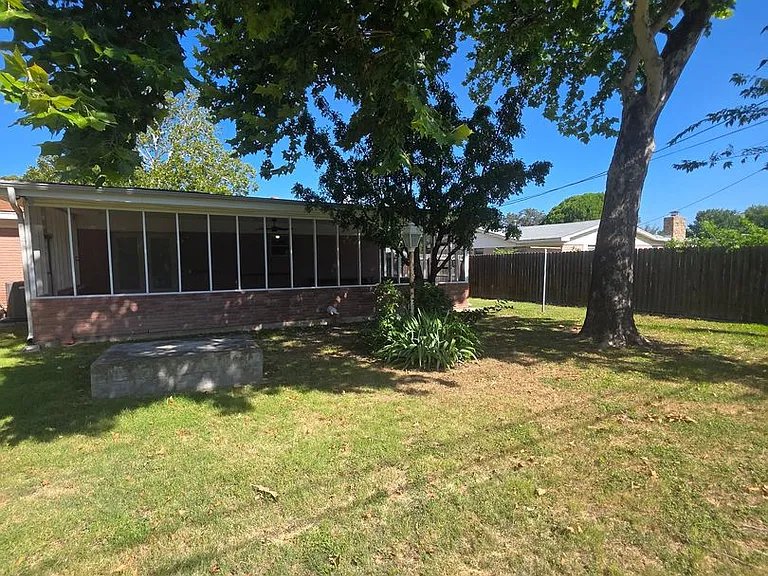303 Nauert St — Photo 3
