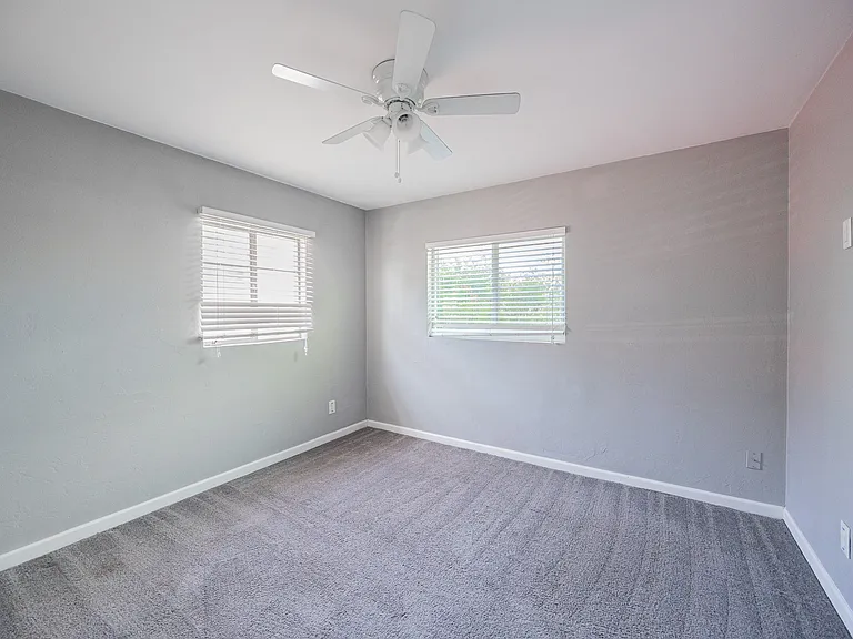 6521 N 19th Dr — Photo 15