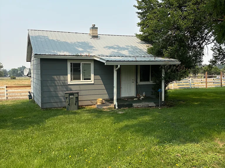 1604 1/2 Conklin Ln — Photo 1
