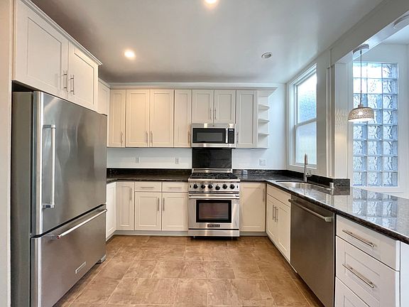 5th image of 796 Moultrie St #796