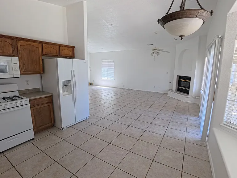 7240 Boxwood Ave NE — Photo 7
