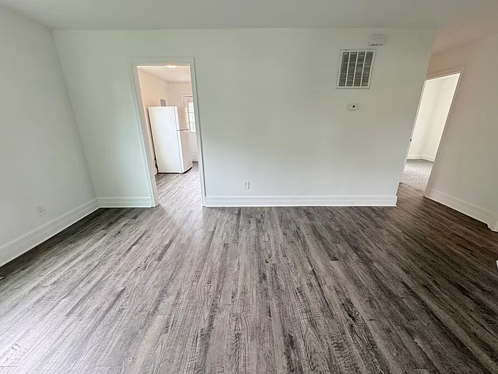 516 Homestead Ave — Photo 3