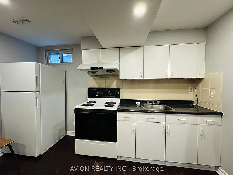 15 Saintsbury Sq #BASEMENT — Photo 5