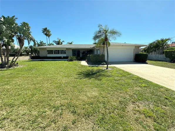 228 Howard Dr, Belleair Beach, FL 33786