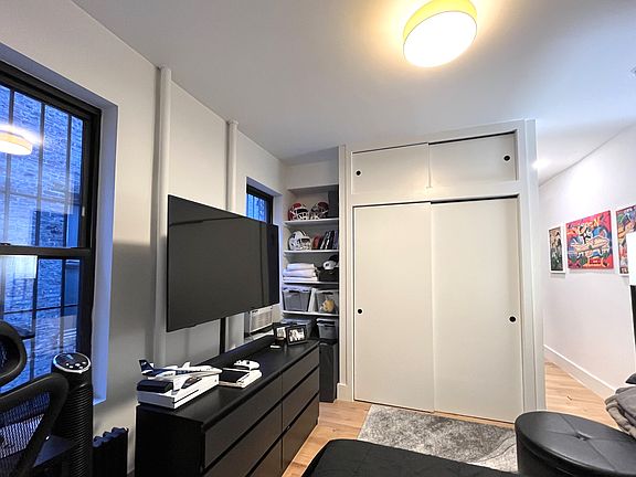 4th image of 35 Bedford St APT 11