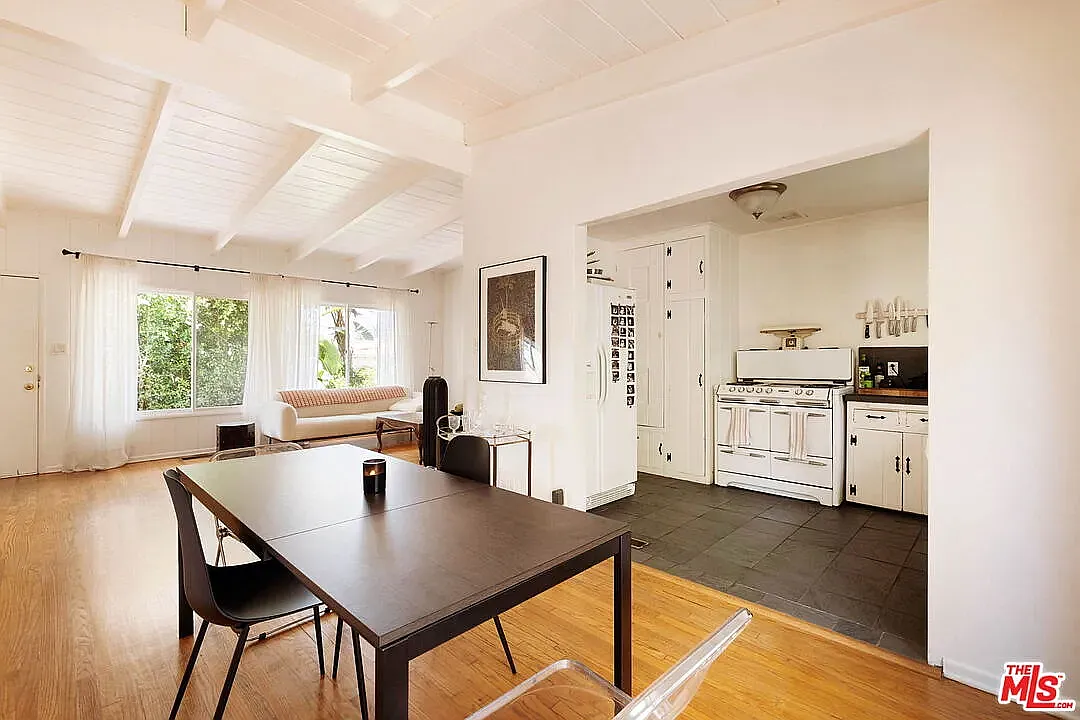 2 bed, 955 sqft, $4,200 — Photo 3