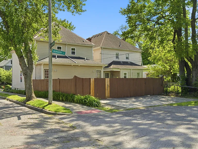 396 E Mithoff St — Photo 35