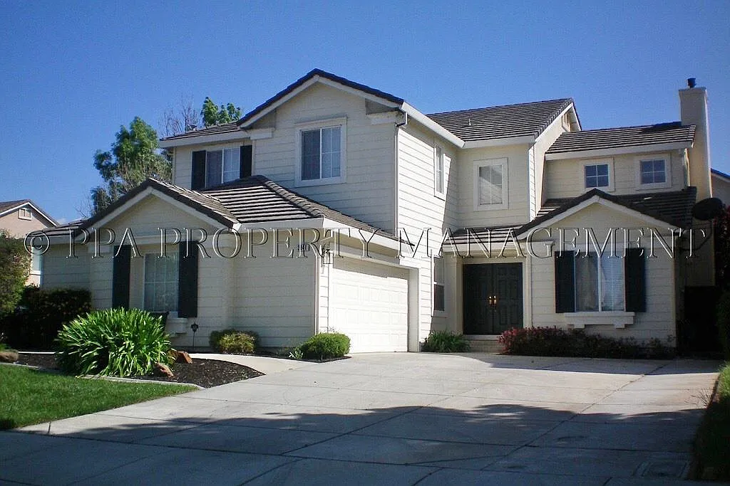 2041 Superior Ct photo 1