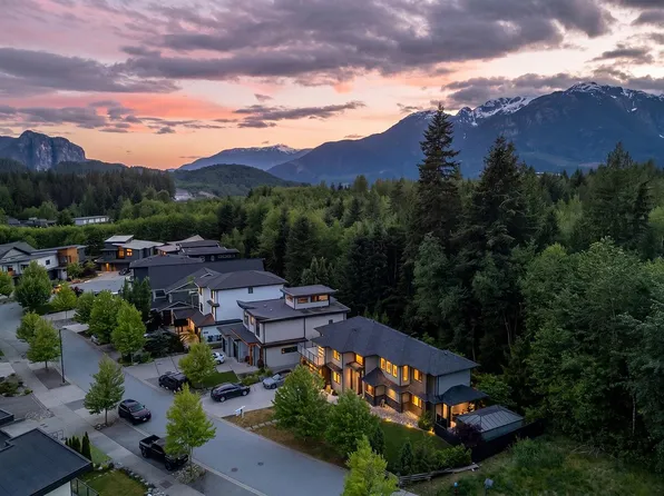 40305 Aristotle Dr, Squamish, BC V8B 0V5
