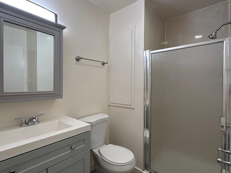 1555 Oxford Street — Photo 19
