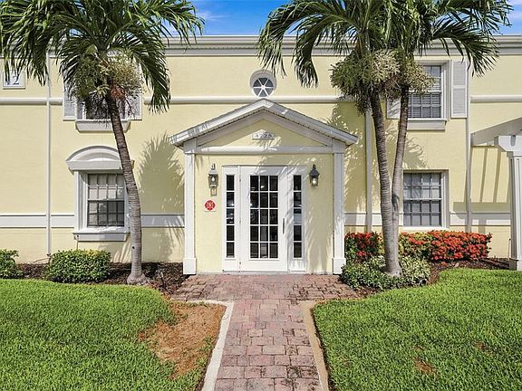 2nd image of 4725 COQUINA KEY DRIVE SE #D