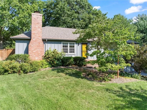 9332 Hardy Dr, Overland Park, KS 66212