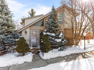 87 Willow Way, Waterford, MI 48328