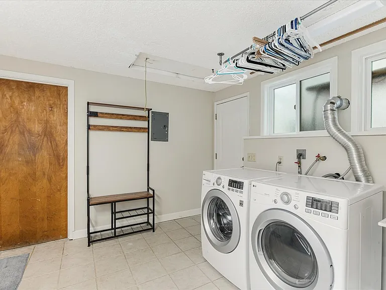 6935 SW Taylors Ferry Rd — Photo 35