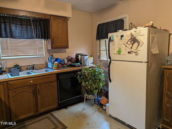 2nd image of 704 Wykle Rd