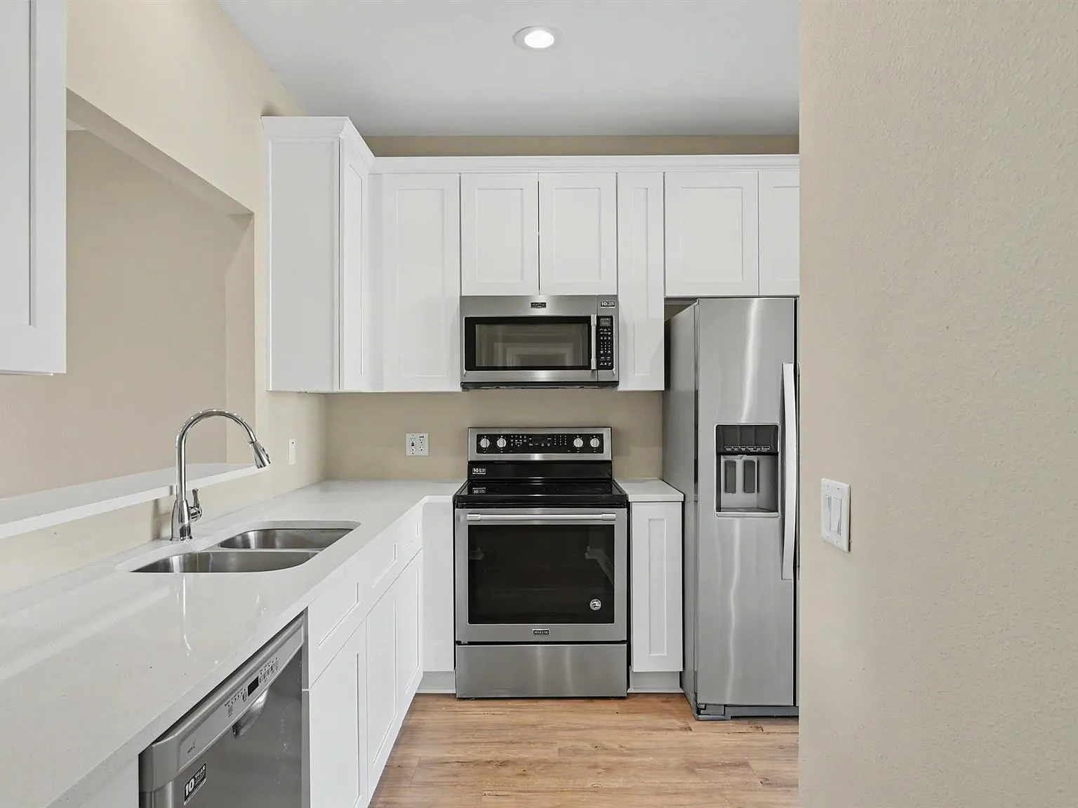 3 bed, 2.5 bath, 1472 sqft, $1,750 — Photo 4